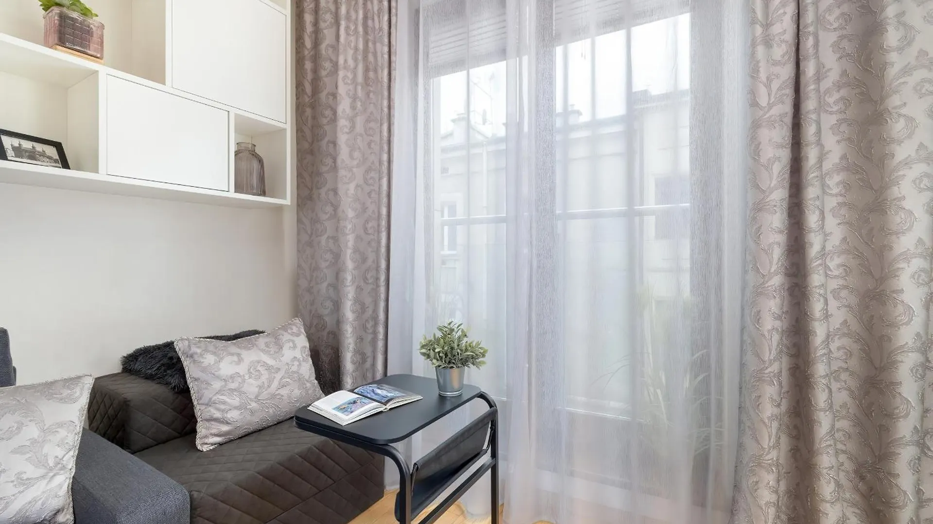 Przytulny Apartament Z Parkingiem I Biurkiem Przy Kazimierzu W Krakowie By Noclegi Renters Poland