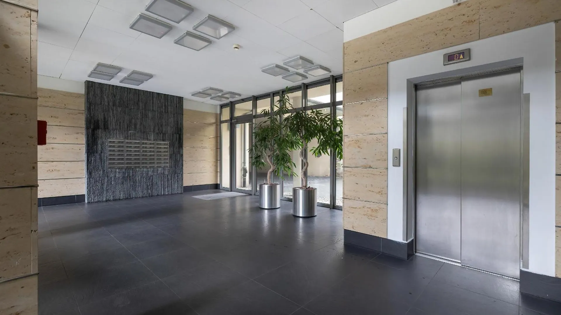 Przytulny Apartament Z Parkingiem I Biurkiem Przy Kazimierzu W Krakowie By Noclegi Renters 0*, Krakow Poland