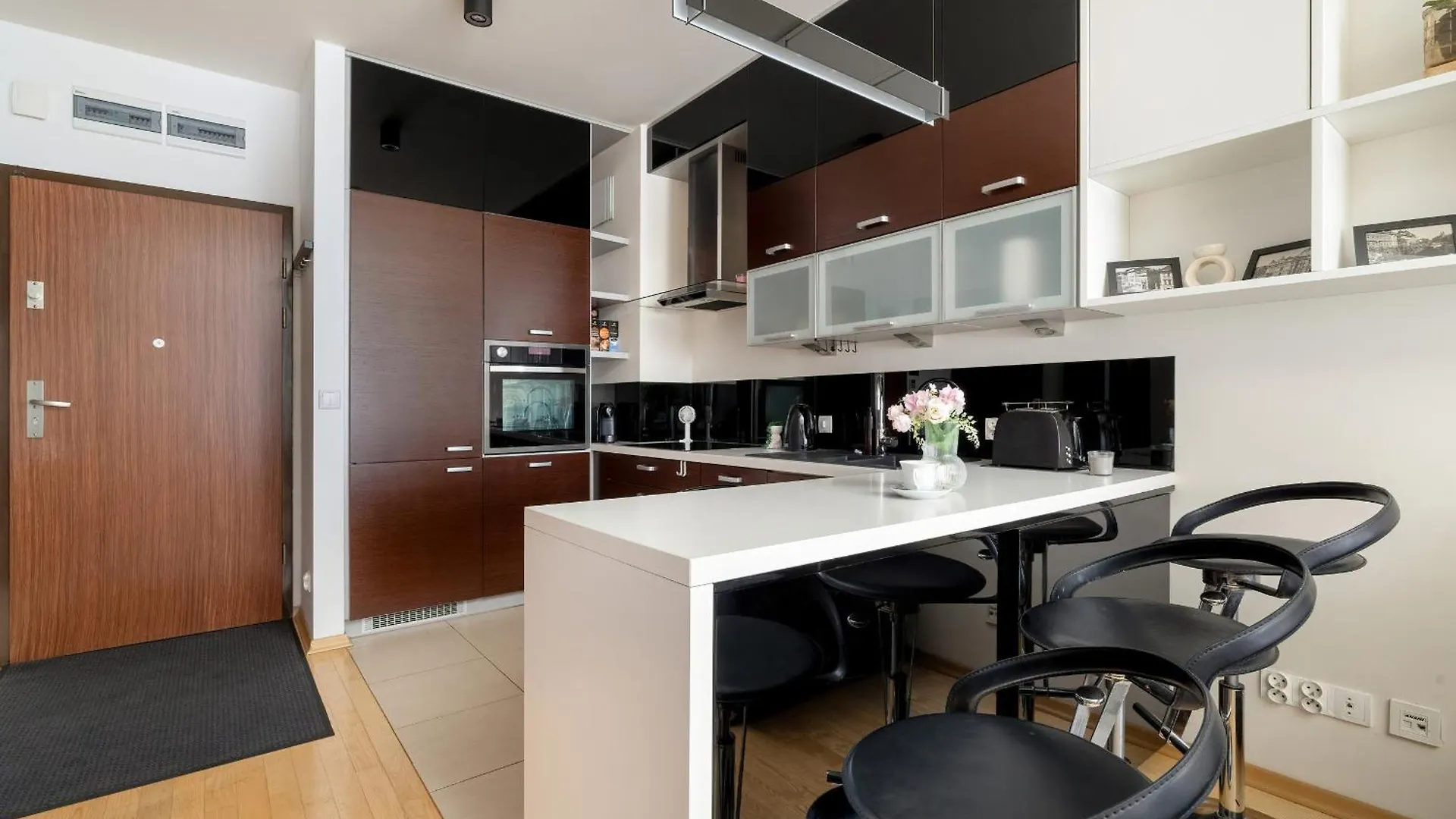 Przytulny Apartament Z Parkingiem I Biurkiem Przy Kazimierzu W Krakowie By Noclegi Renters