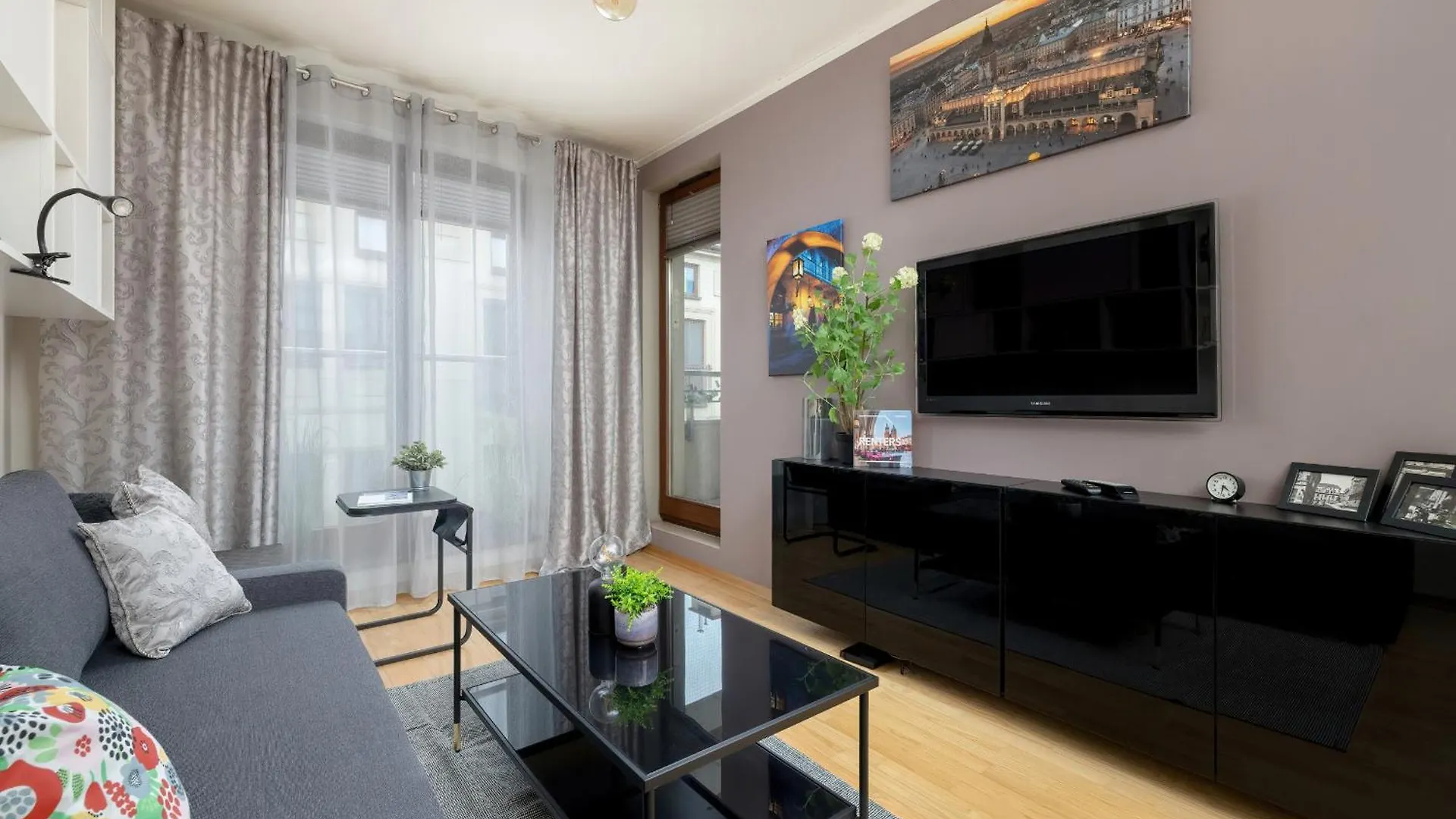 Przytulny Apartament Z Parkingiem I Biurkiem Przy Kazimierzu W Krakowie By Noclegi Renters Poland
