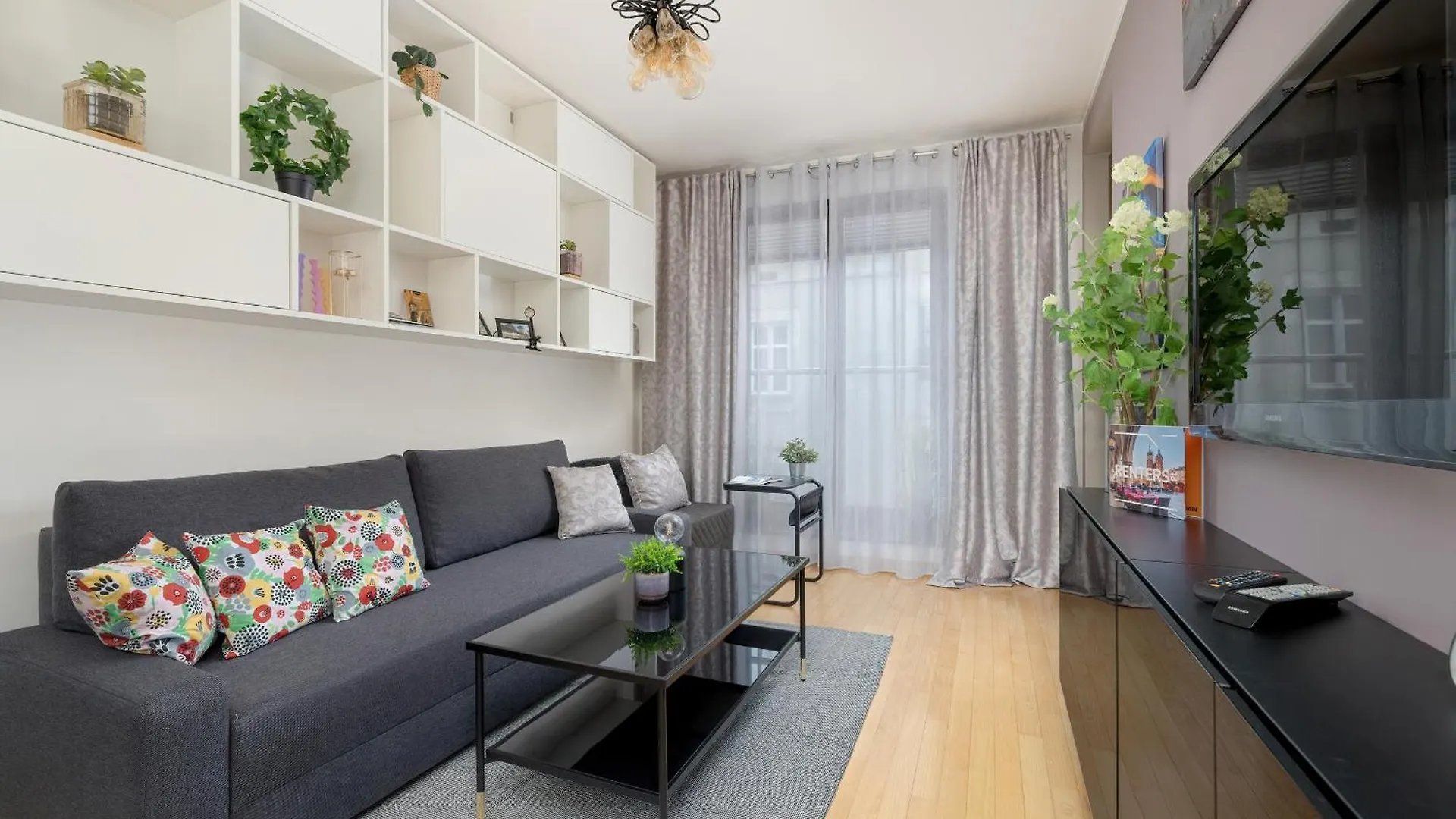 Przytulny Apartament Z Parkingiem I Biurkiem Przy Kazimierzu W Krakowie By Noclegi Renters